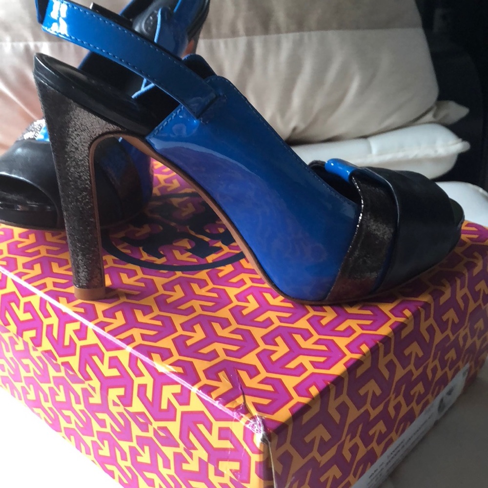 Tory Burch- Summer Sandals - Picture 3 of 4